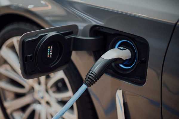 新能源汽车ev460（新能源汽车ev450,在进行充电时,充电过程有哪些）