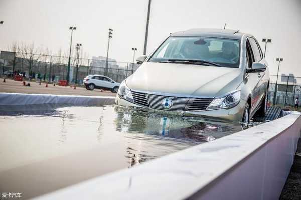 阴天新能源汽车（下雨天新能源车续航短）-图2